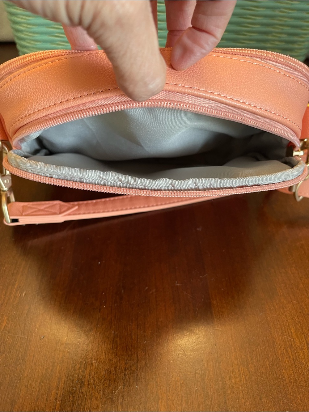 NWOT Thirty One Bags Double Zip Crossbody Bag, Coral Peach Smooth Pebble - Picture 6 of 8